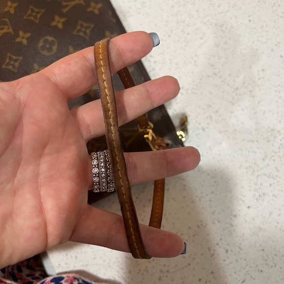 Louis Vuitton wristlet - Picture 8 of 9